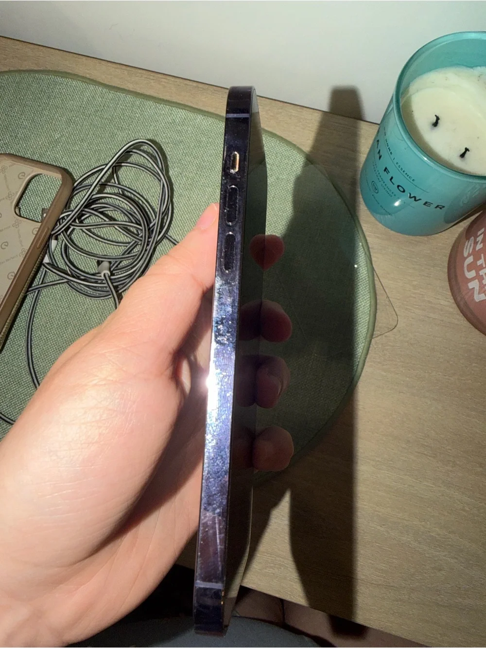 Iphone 14 Pro Max - Fully functioning (damaged backside), includes box